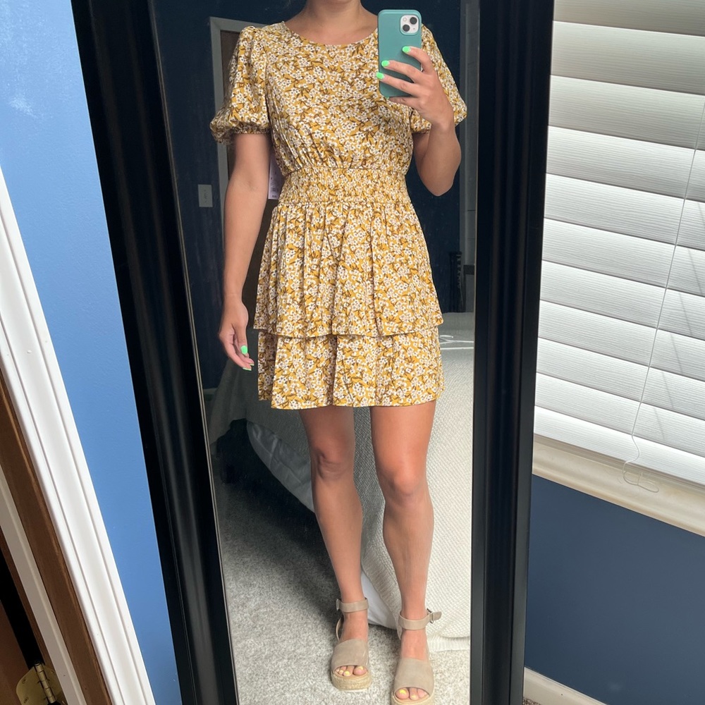 NWT Wild Fable yellow floral lace up, open back, slight puff sleeve dress